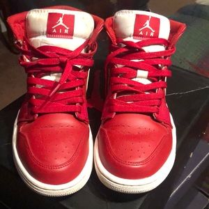 2017 Air Jordan 1 Mid men’s size 9.5